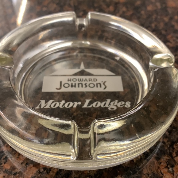 Howard Johnson’s Motor Lodge Ashtray clear glass vintage - Picture 3 of 4